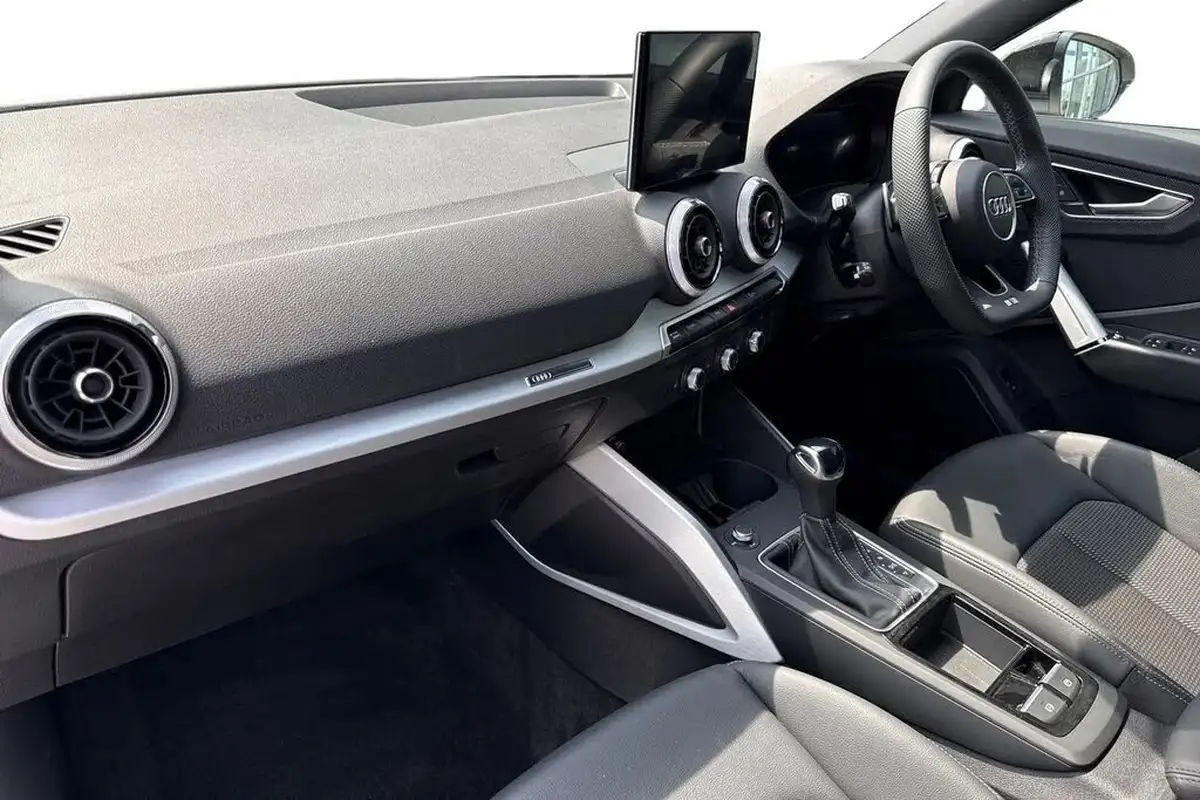 2024-audi-q2-15-35-tfsi-black-edition-s-tronic-big-14