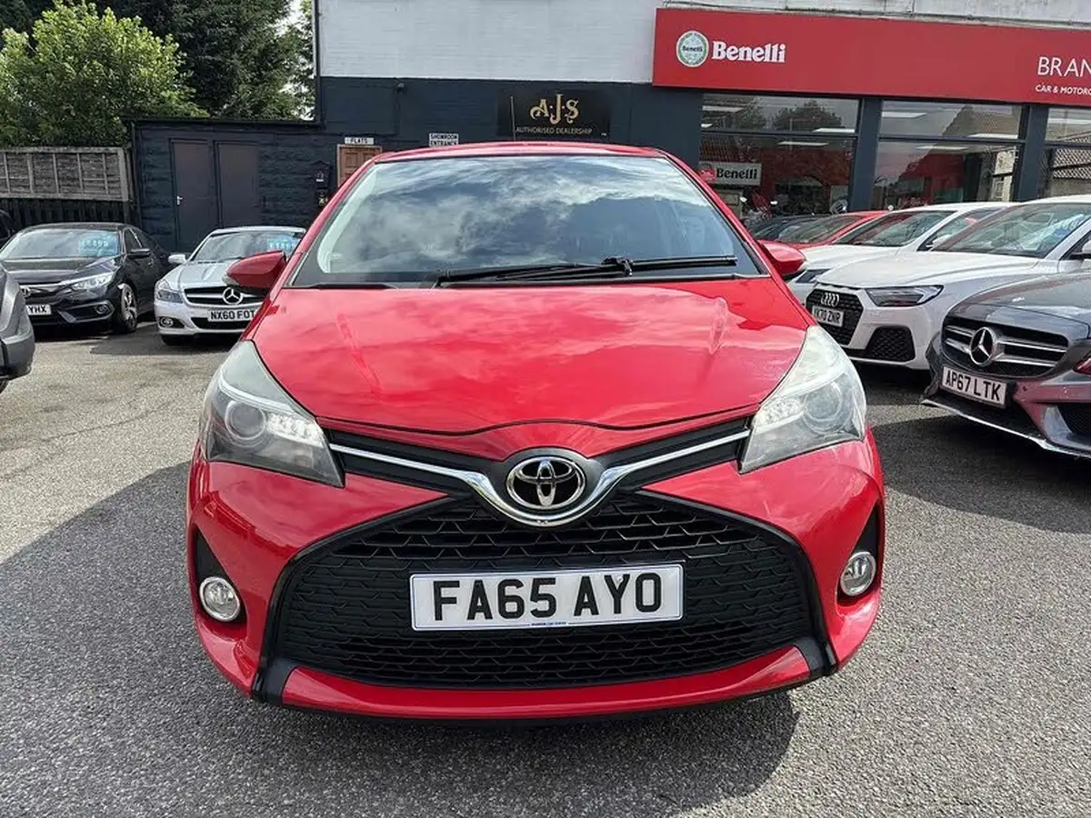 2016-toyota-yaris-133-sport-big-1