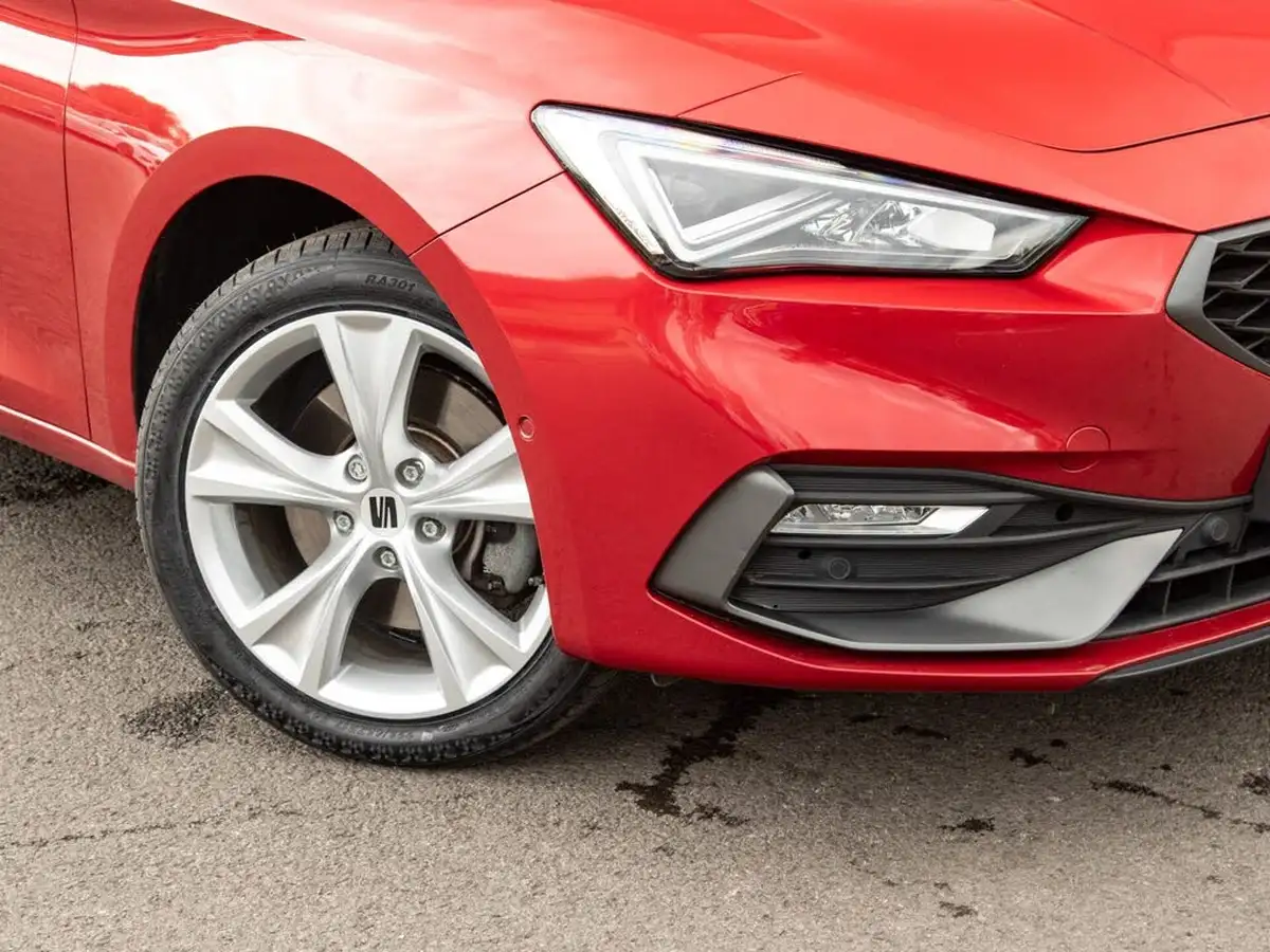 2020-seat-leon-14-e-hybrid-fr-hatchback-big-10