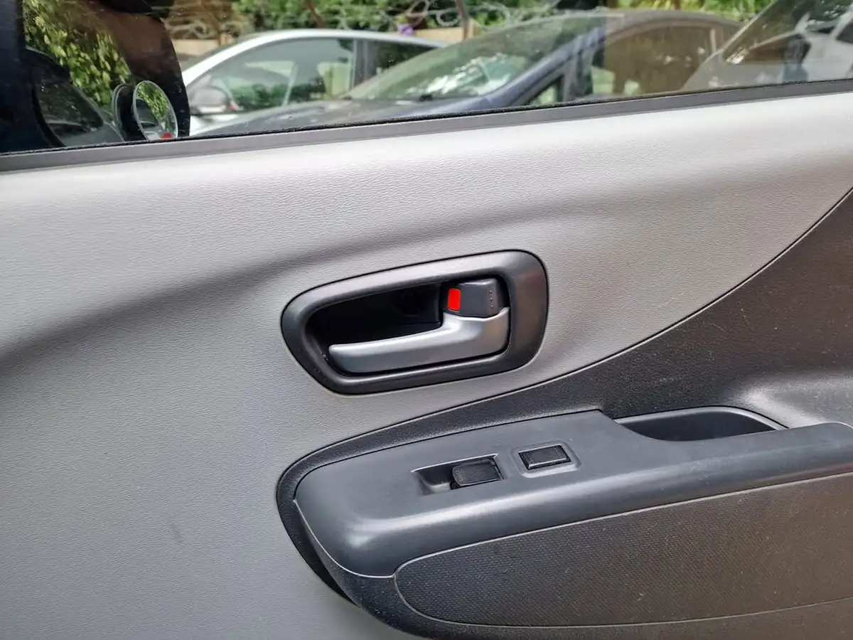 2009-suzuki-alto-10-sz3-big-13