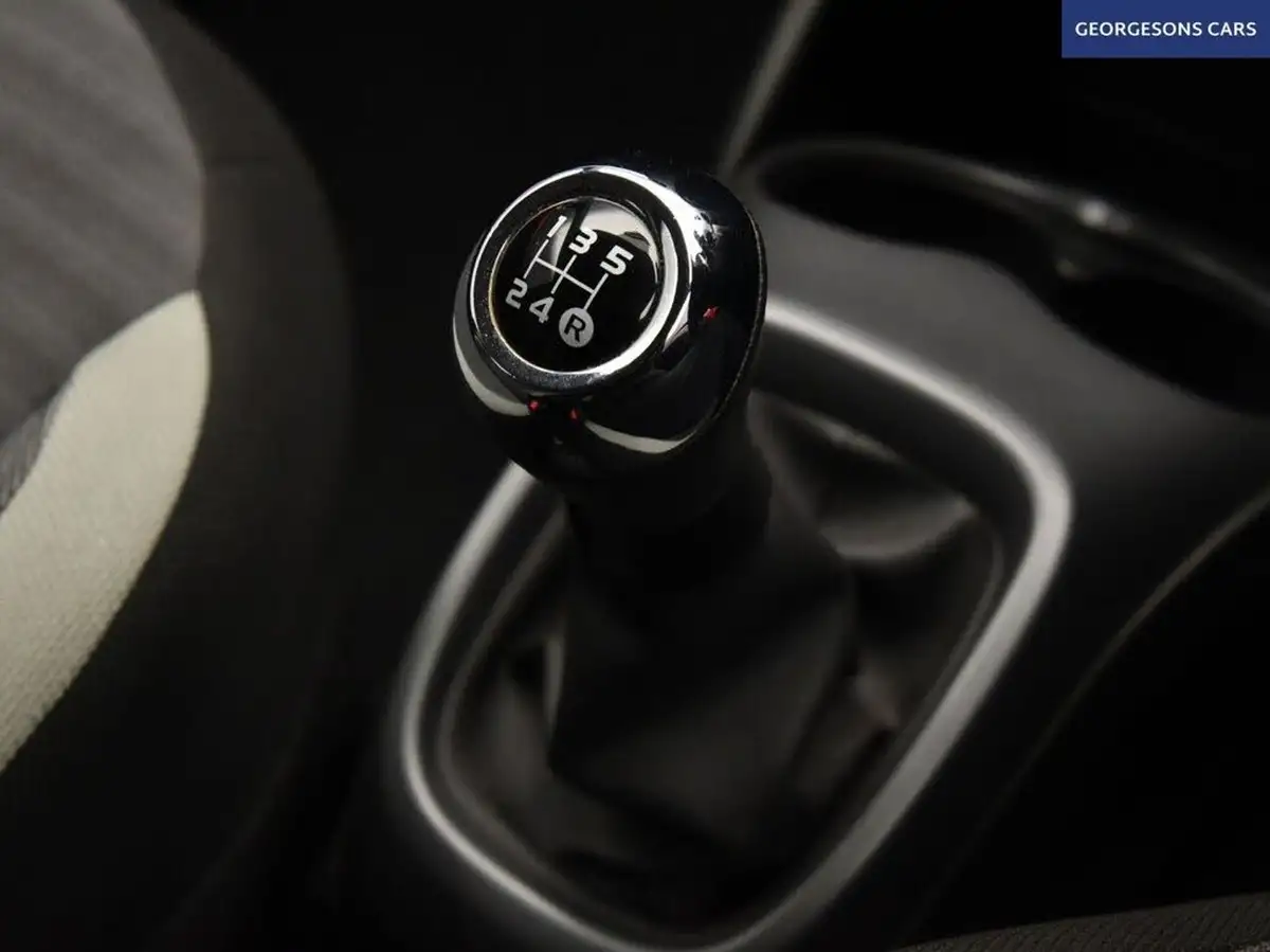 2018-toyota-aygo-10-vvt-i-x-play-71bhp-5d-big-17