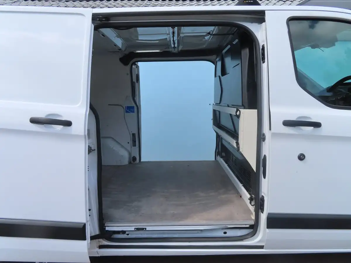 2017-ford-transit-custom-20tdci-310-l1h1-105pseu6-panel-van-big-23