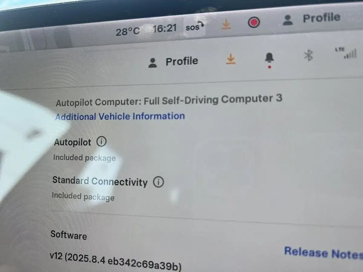 2021-tesla-model-3-e-long-range-awd-big-28