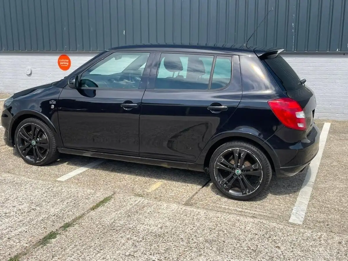 2013-skoda-fabia-16td-monte-carlo-big-25