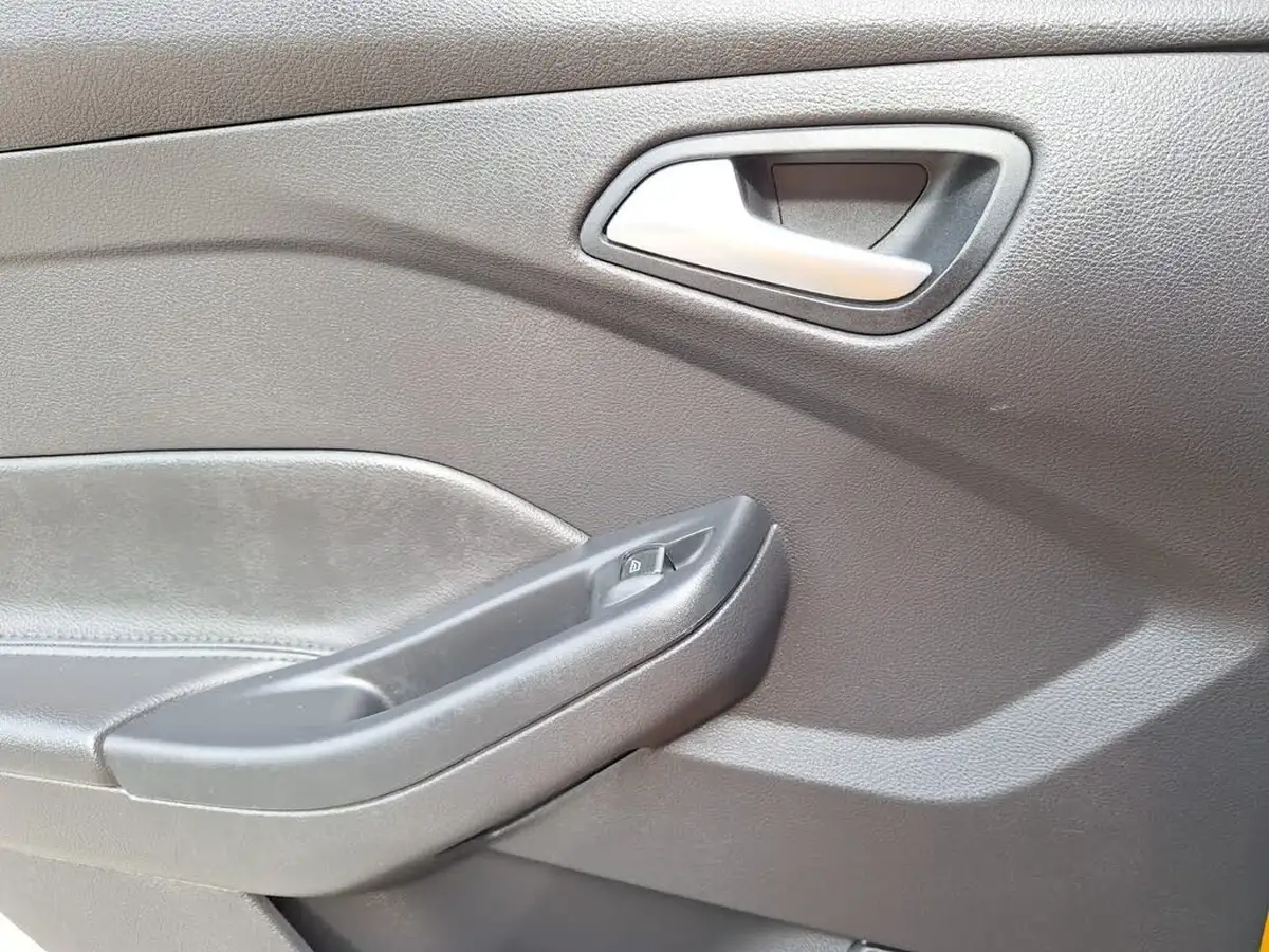 2015-ford-focus-20-st3-t-hatchback-big-54