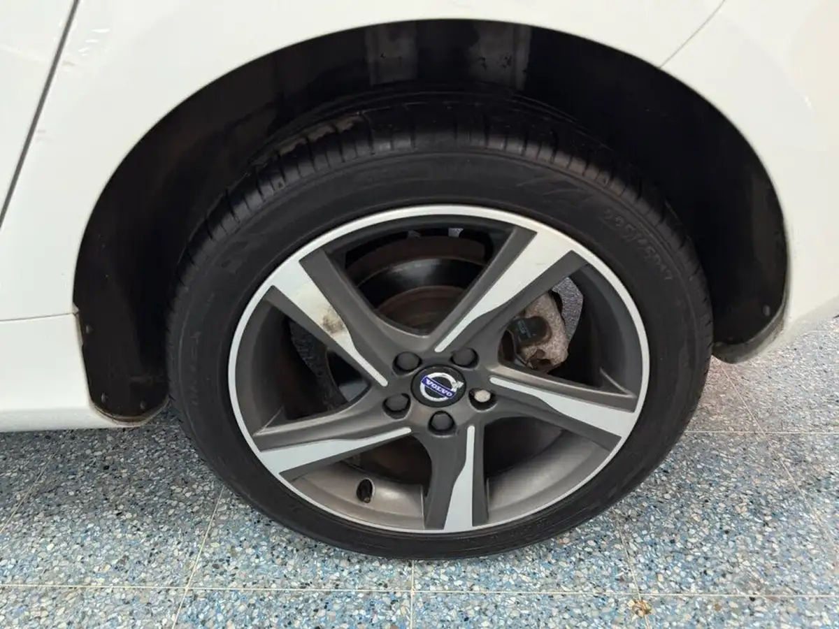2016-volvo-v40-20-t2-r-design-big-12