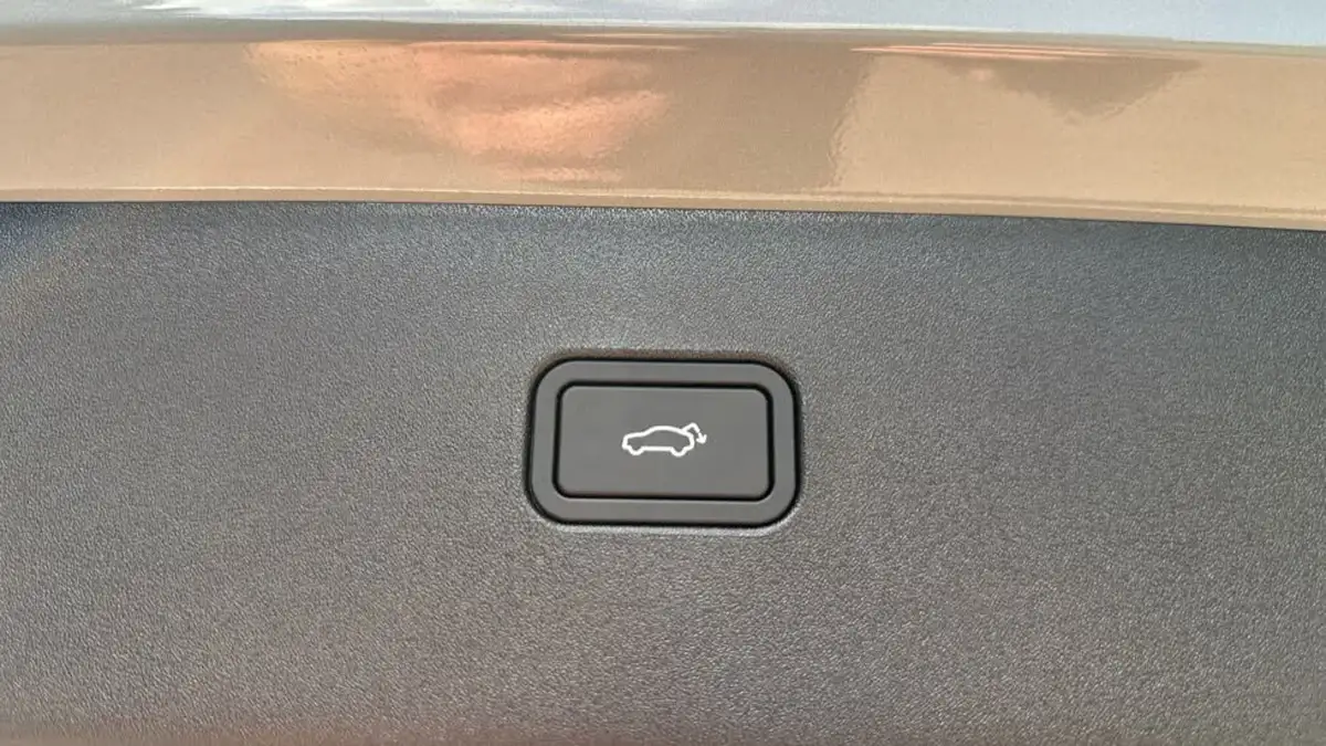 2025-volvo-ex30-e-single-motor-ultra-big-31