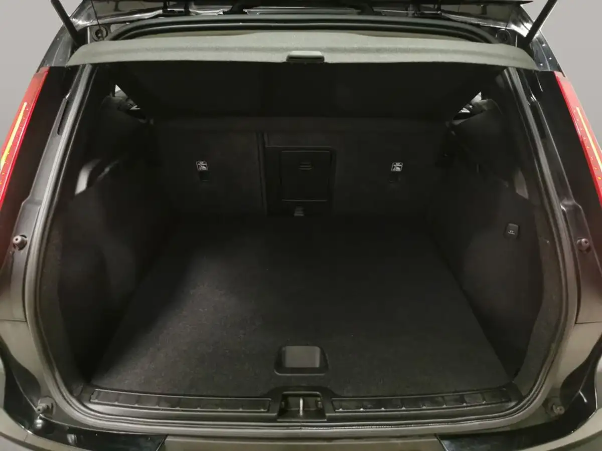 2022-volvo-xc40-15-t3-momentum-auto-big-43
