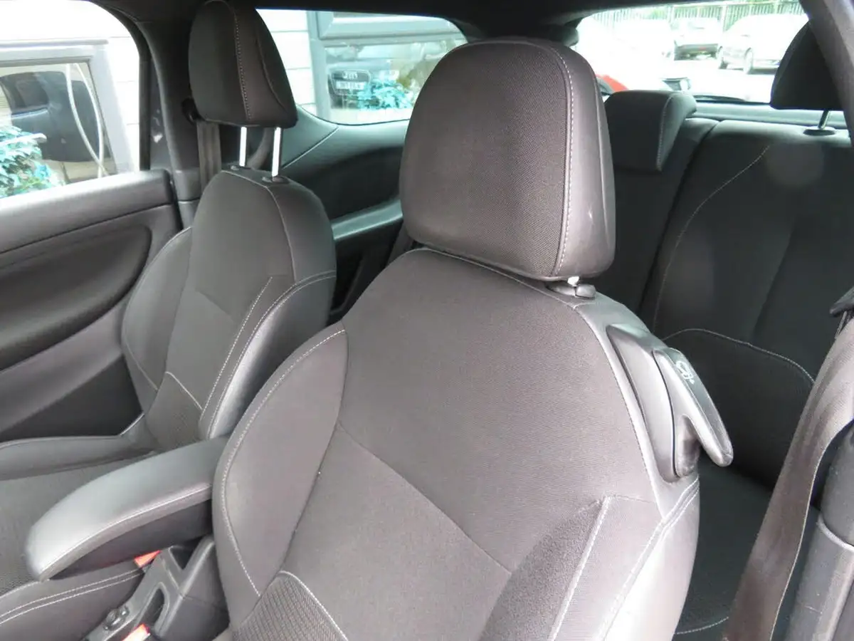 2014-citroen-ds3-16-dstyle-plus-vti-120bhp-big-15