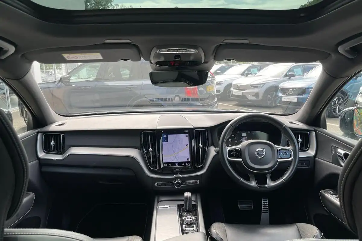 2021-volvo-xc60-20-t6-r-design-340bhp-big-2