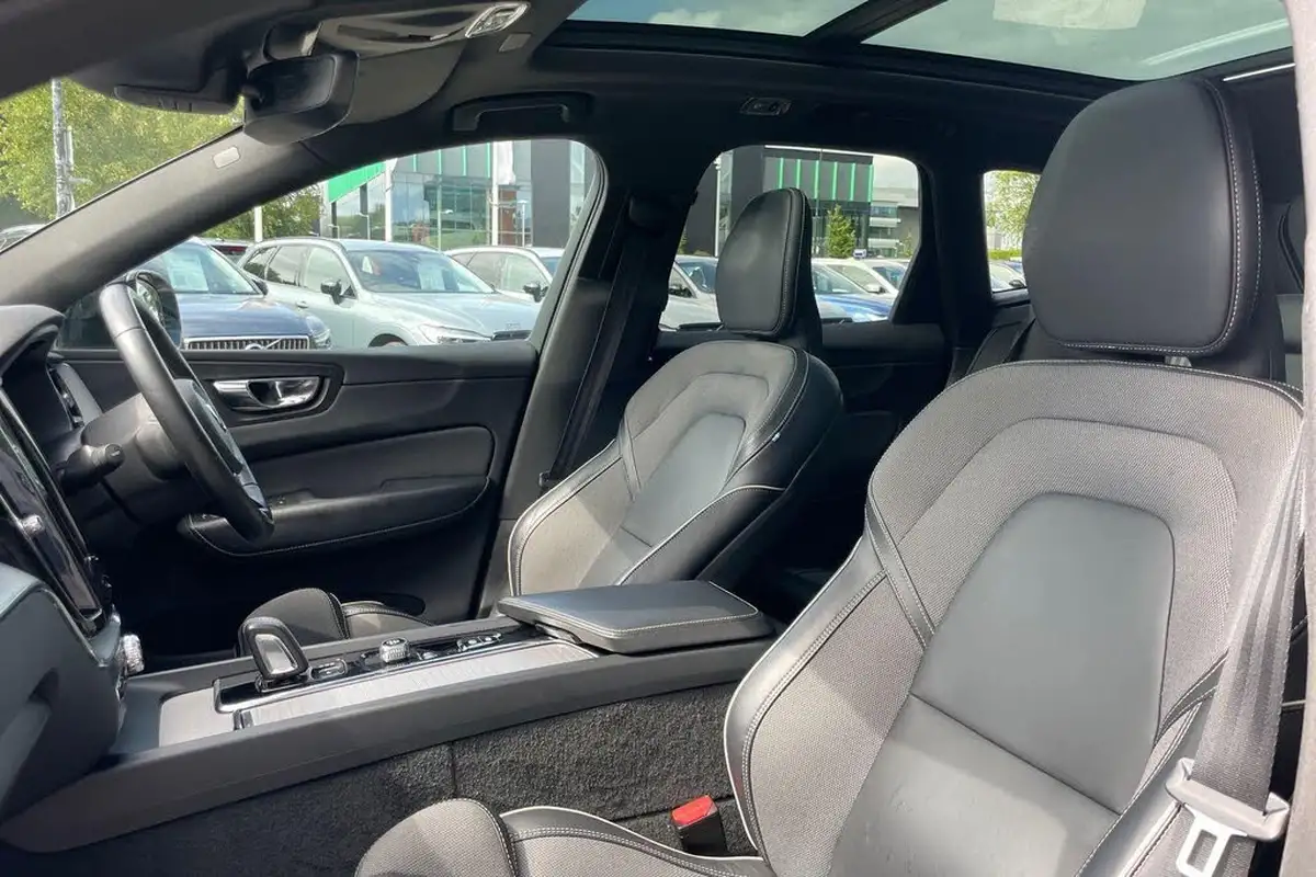 2021-volvo-xc60-20-t6-r-design-340bhp-big-26