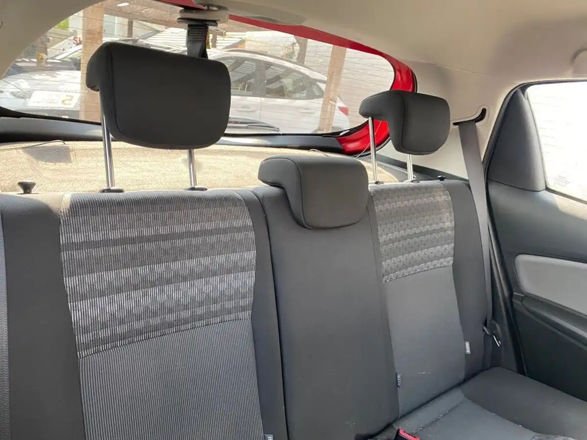 2017-toyota-yaris-133-icon-5d-big-18