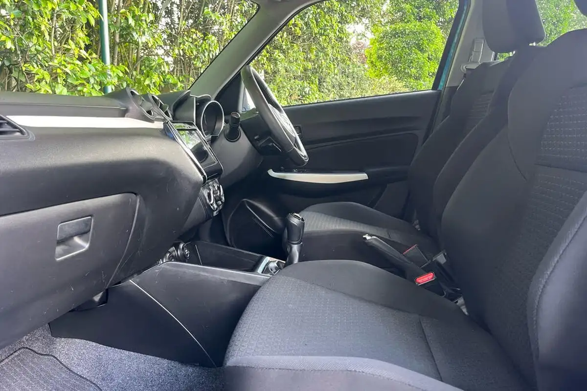 2023-suzuki-swift-12-dualjet-sz-l-big-3