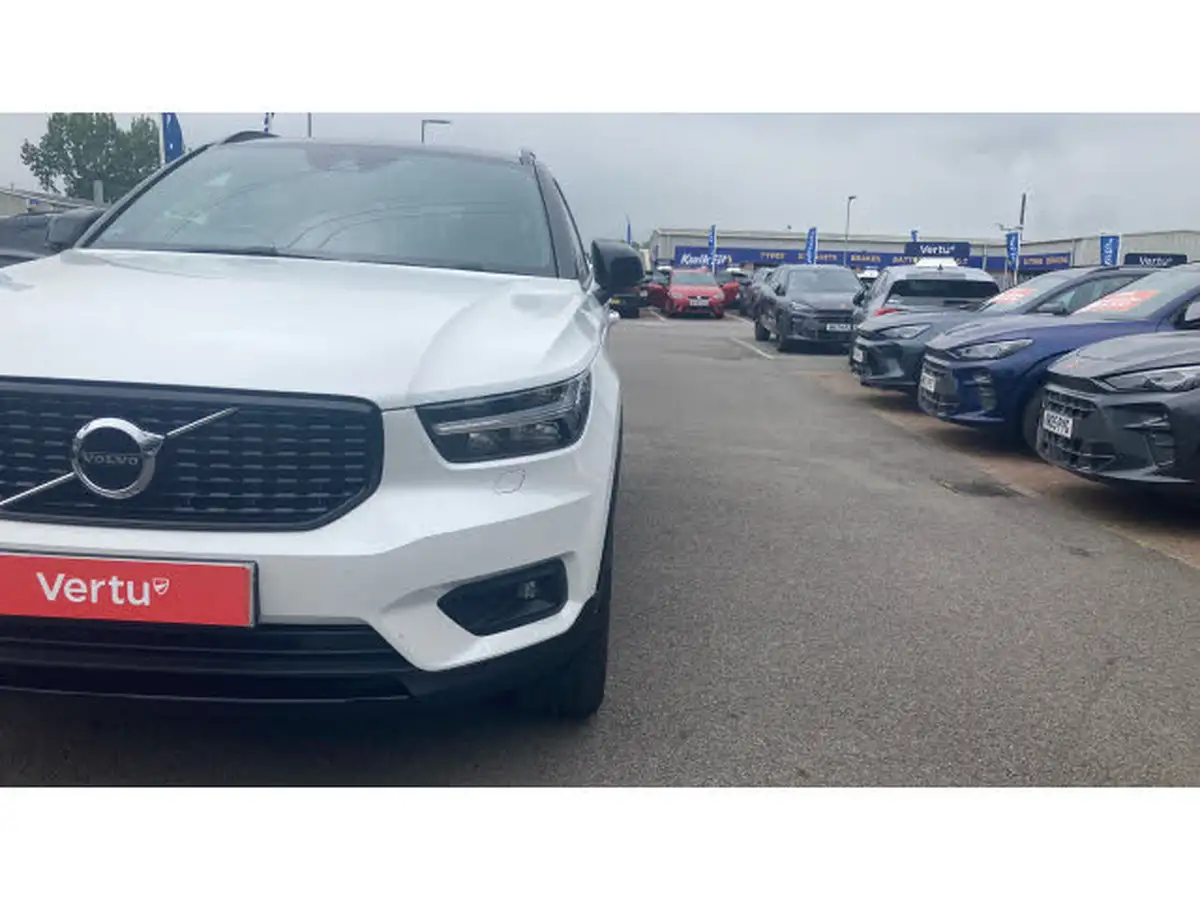 2018-volvo-xc40-15-t3-r-design-pro-big-23