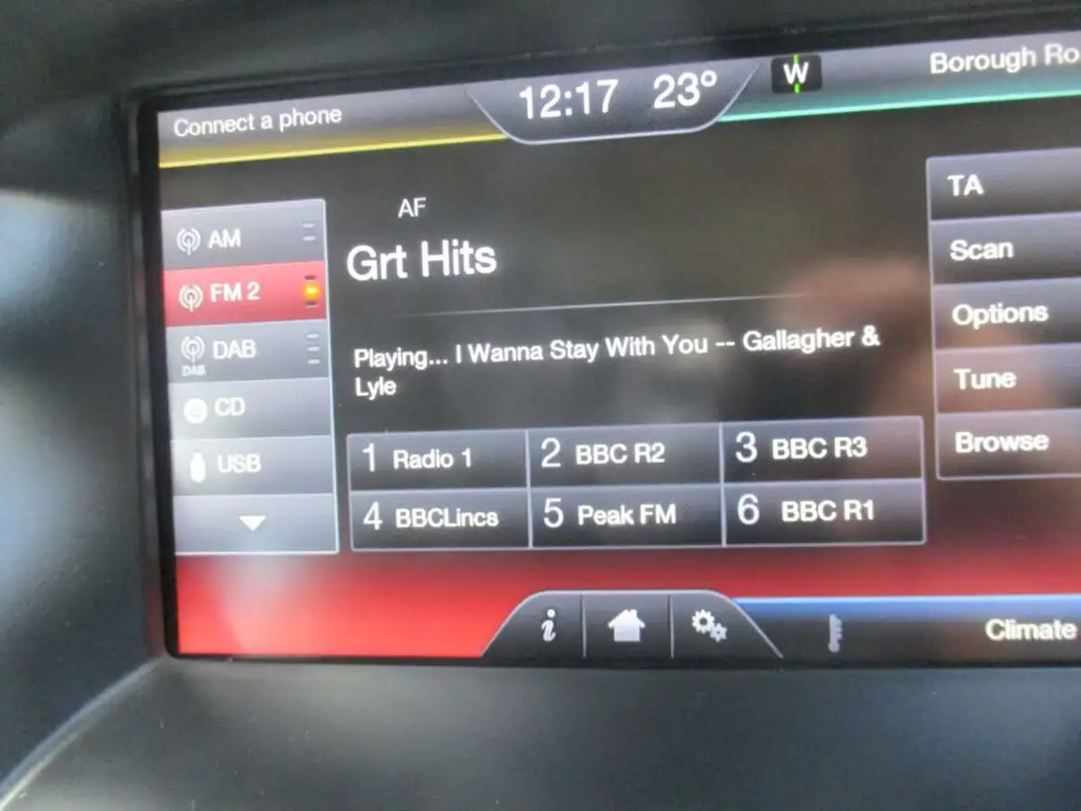 2015-ford-focus-15-titanium-hatchback-big-60