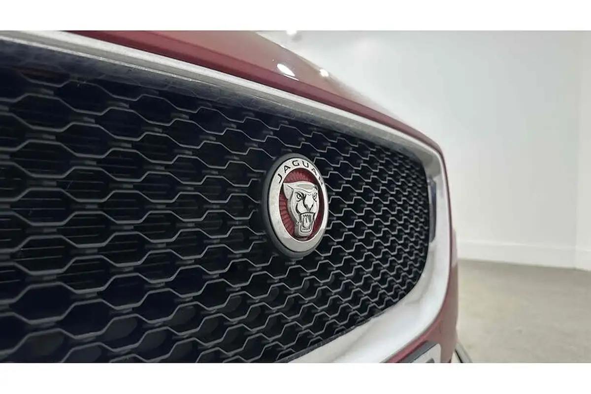 2015-jaguar-xe-20-prestige-big-18