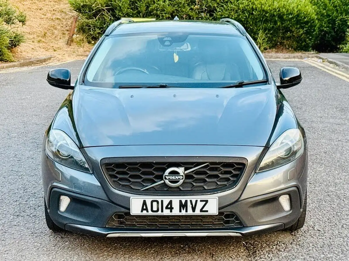 2014-volvo-v40-16td-d2-cross-country-lux-powershift-big-4