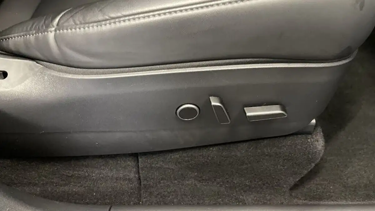 2022-tesla-model-y-e-long-range-big-24