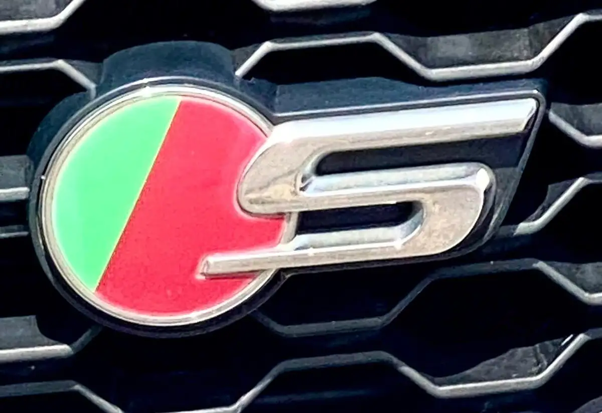 2017-jaguar-f-pace-30td-s-ss-big-39