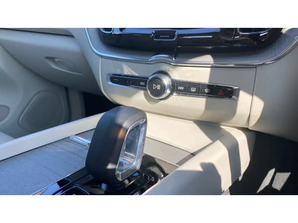 2023-volvo-xc60-20-b5-core-big-13