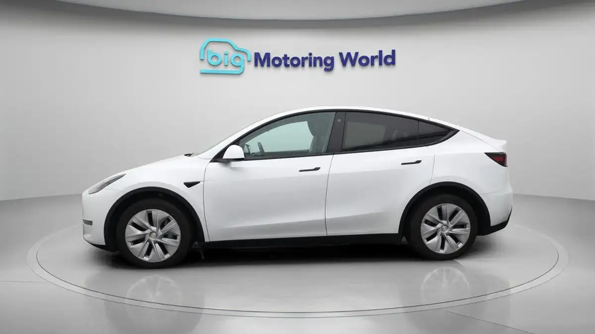 2023-tesla-model-y-e-long-range-big-4