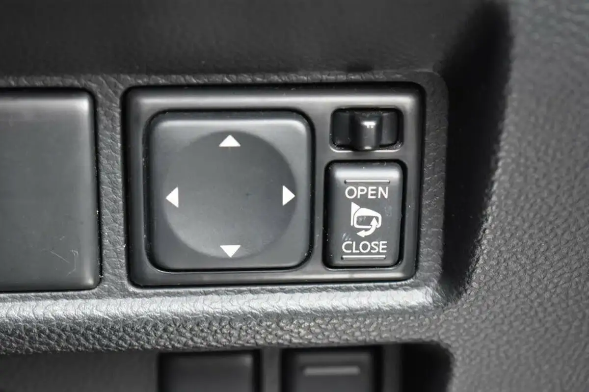 2010-infiniti-fx-50-s-le-big-47