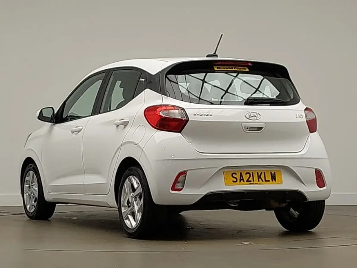 2021-hyundai-i10-10-se-connect-big-1