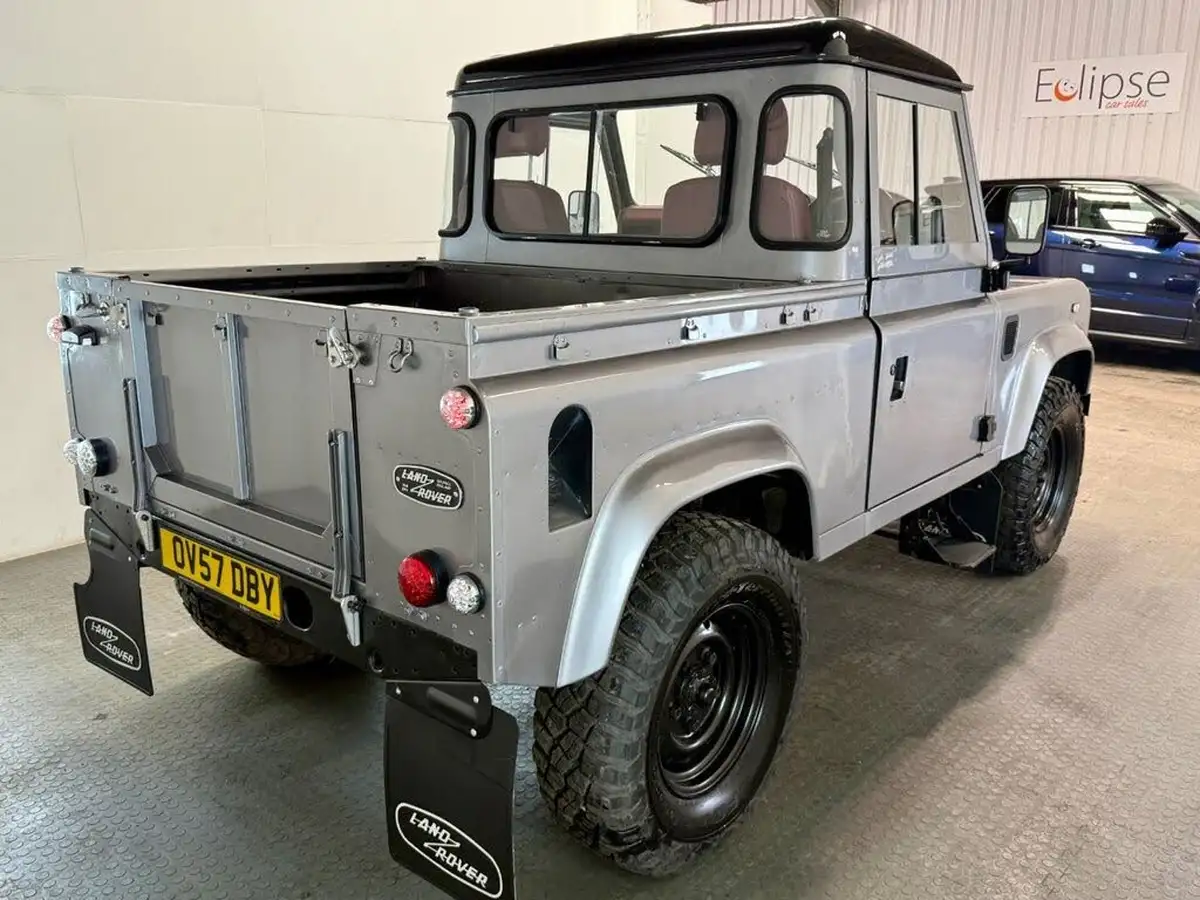 2007-land-rover-90-defender-24td-pick-up-big-5