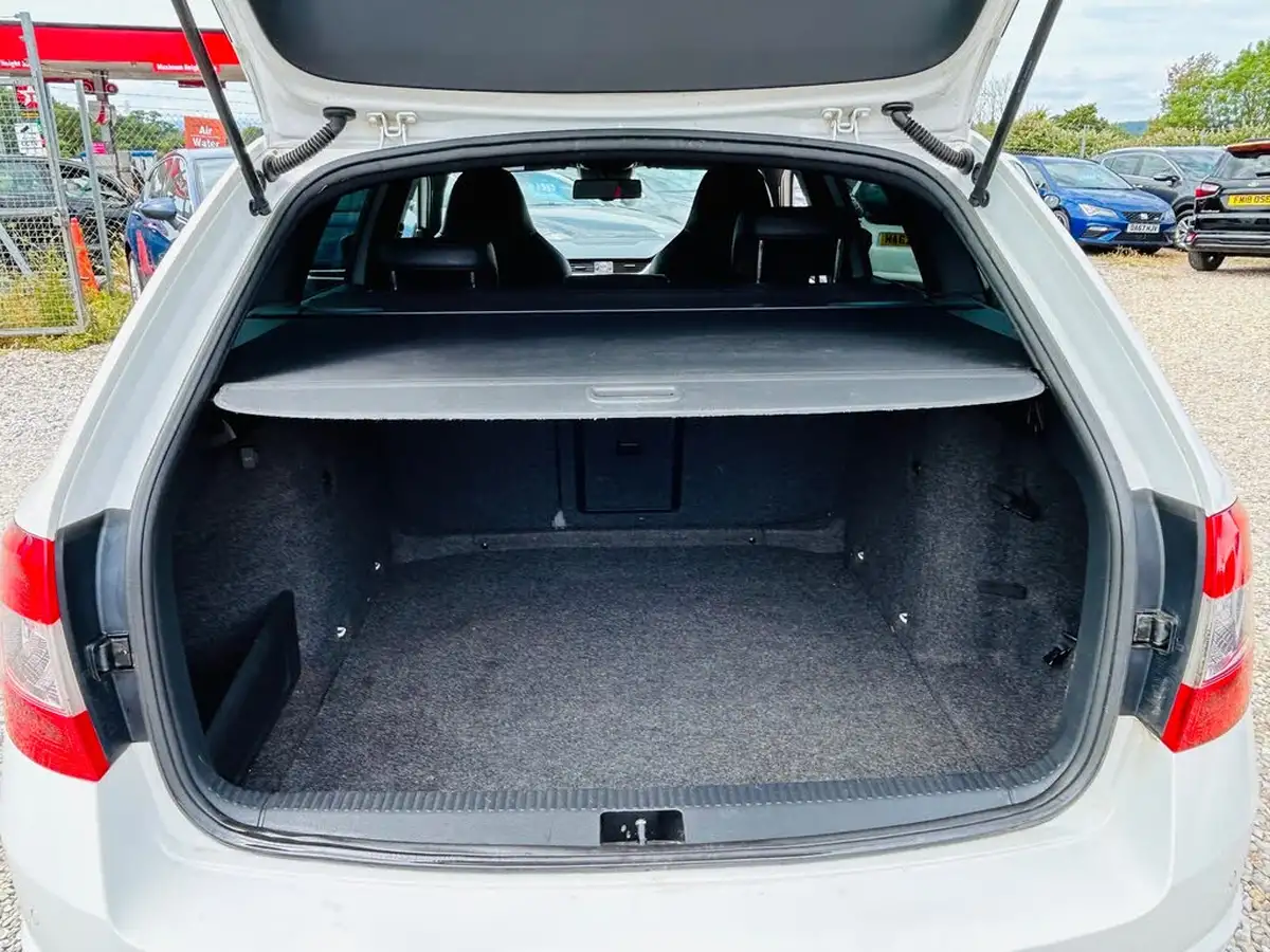 2013-skoda-octavia-20tdi-vrs-184ps-estate-big-11