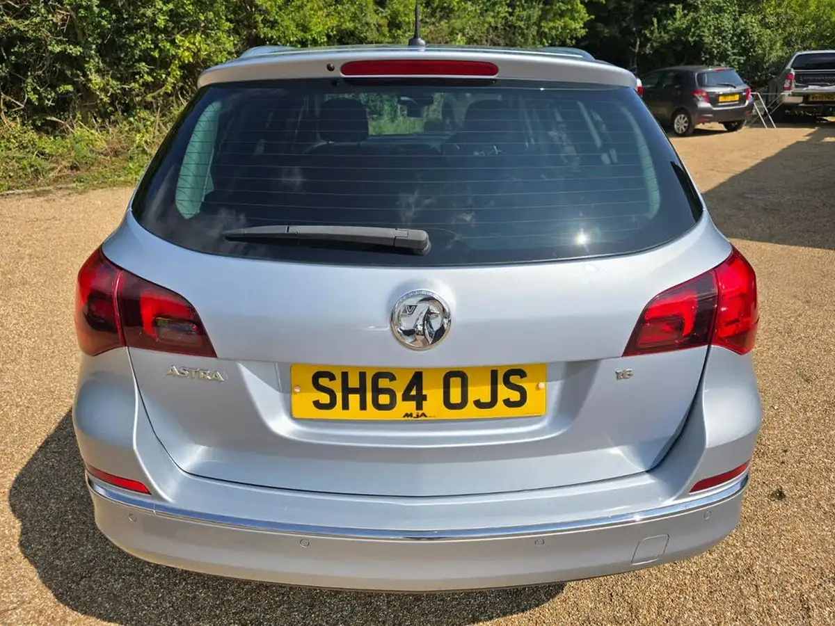 2014-vauxhall-astra-16-elite-sport-tourer-auto-big-5
