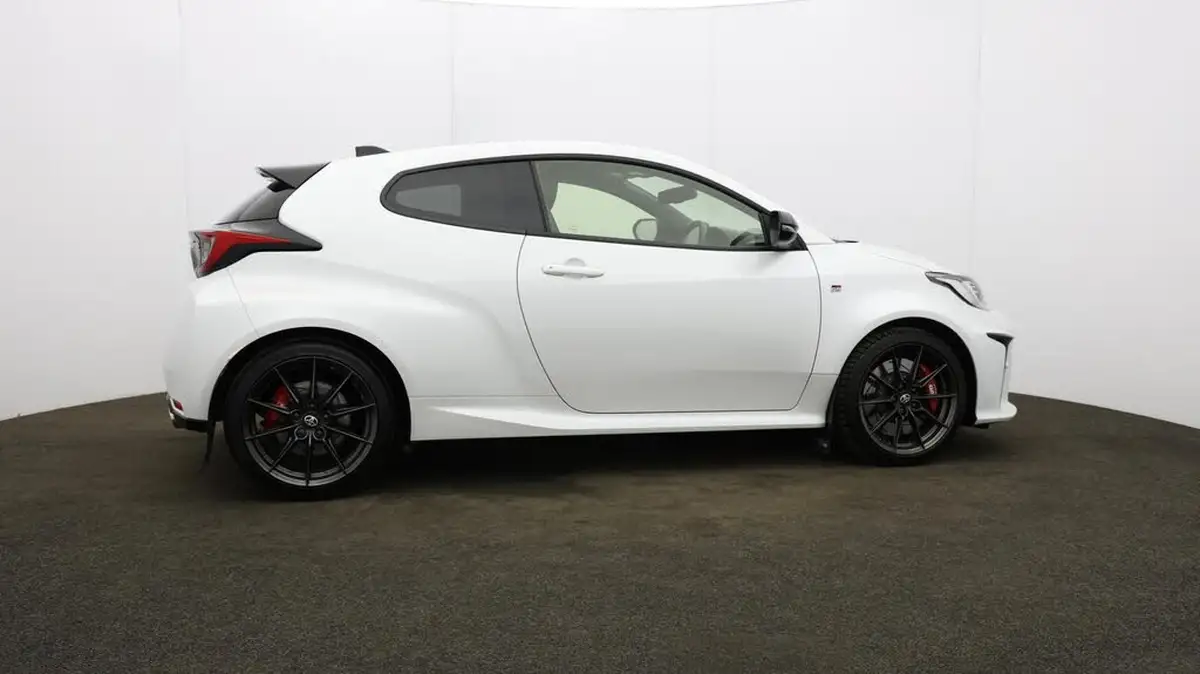 2021-toyota-yaris-16-gr-circuit-pack-big-47