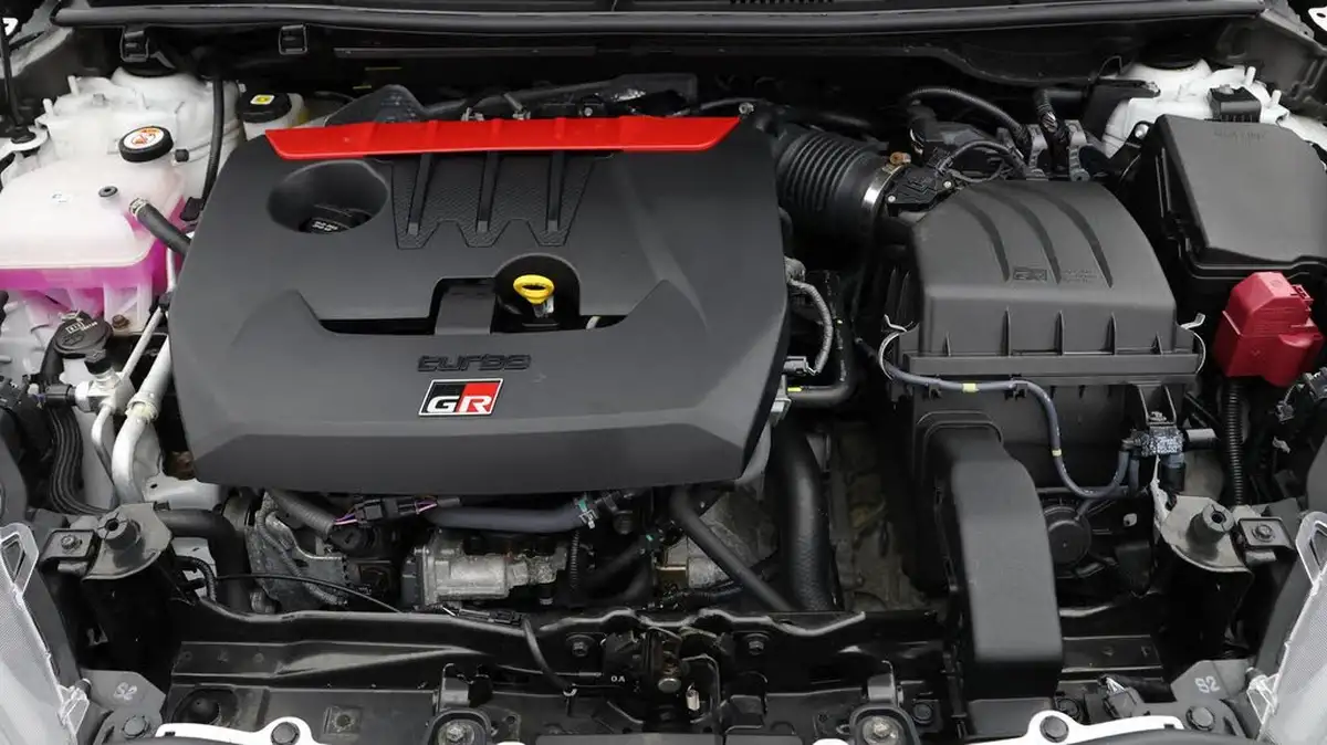 2021-toyota-yaris-16-gr-circuit-pack-big-30