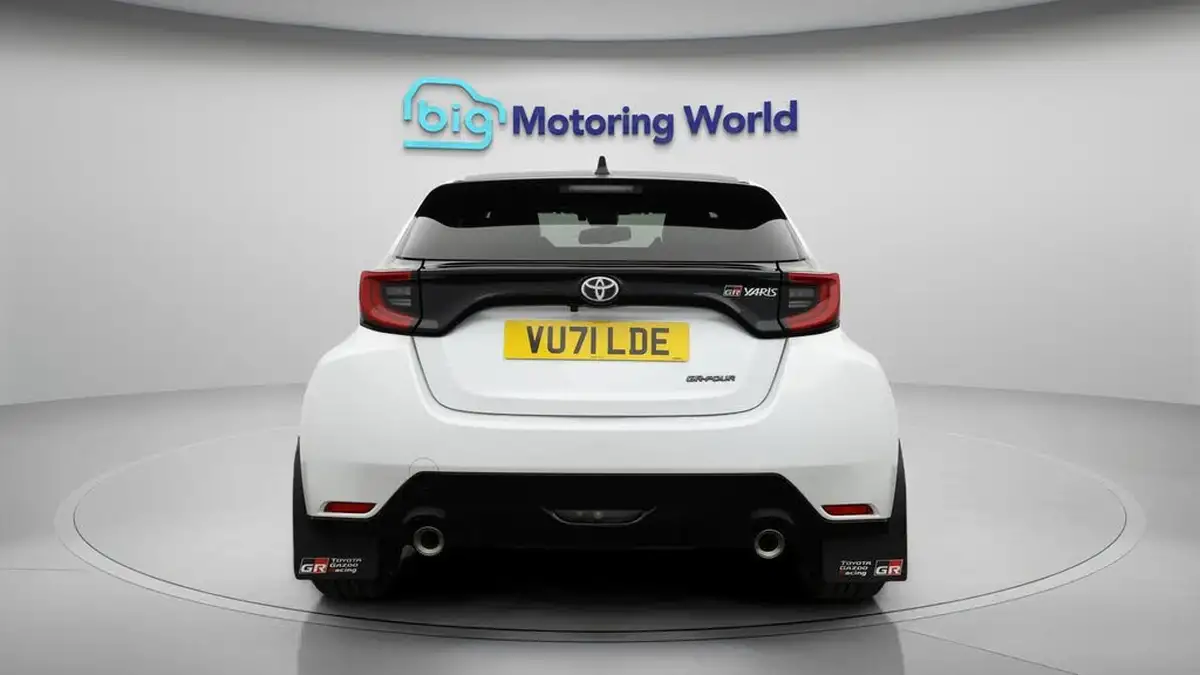 2021-toyota-yaris-16-gr-circuit-pack-big-6