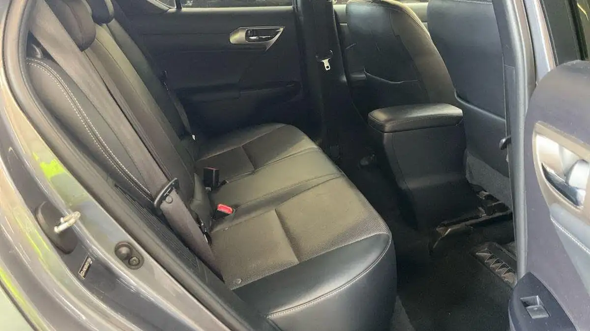 2014-lexus-ct-200h-18-f-sport-big-10
