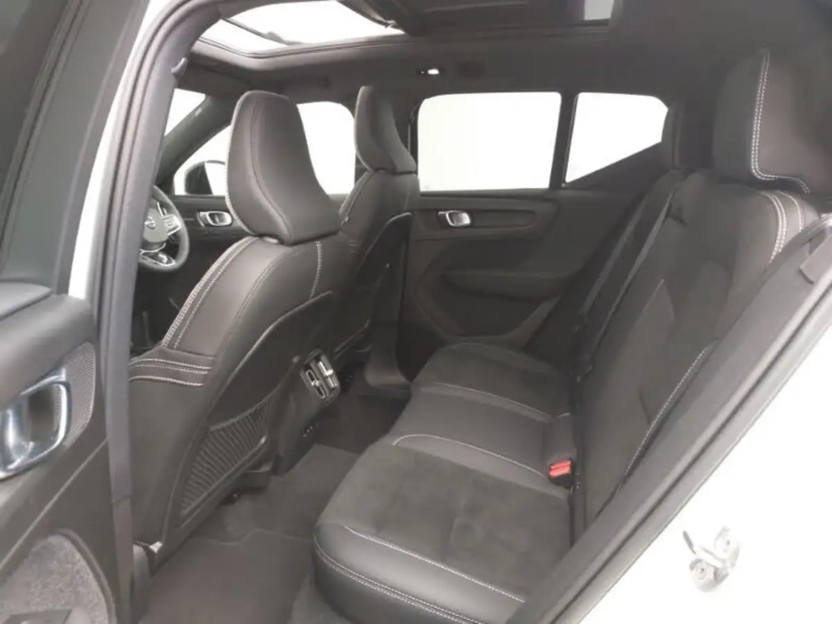2023-volvo-xc40-20-b4-ultimate-big-11