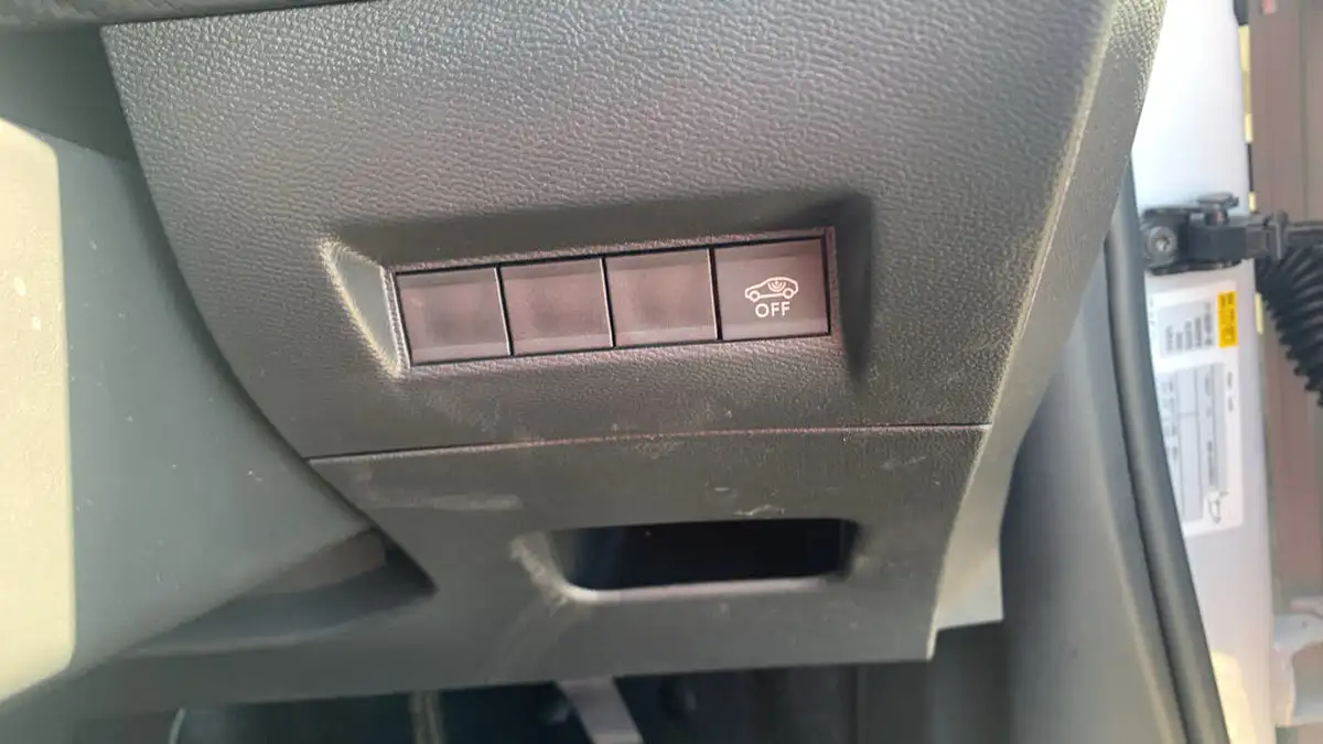 2024-peugeot-2008-suv-12-puretech-gt-136ps-hybrid-e-dsc6-big-33