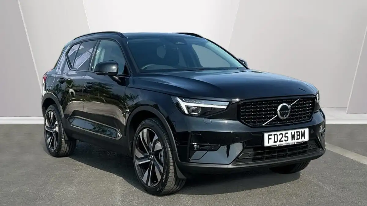 2025-volvo-xc40-20-b4-ultra-dark-big-0