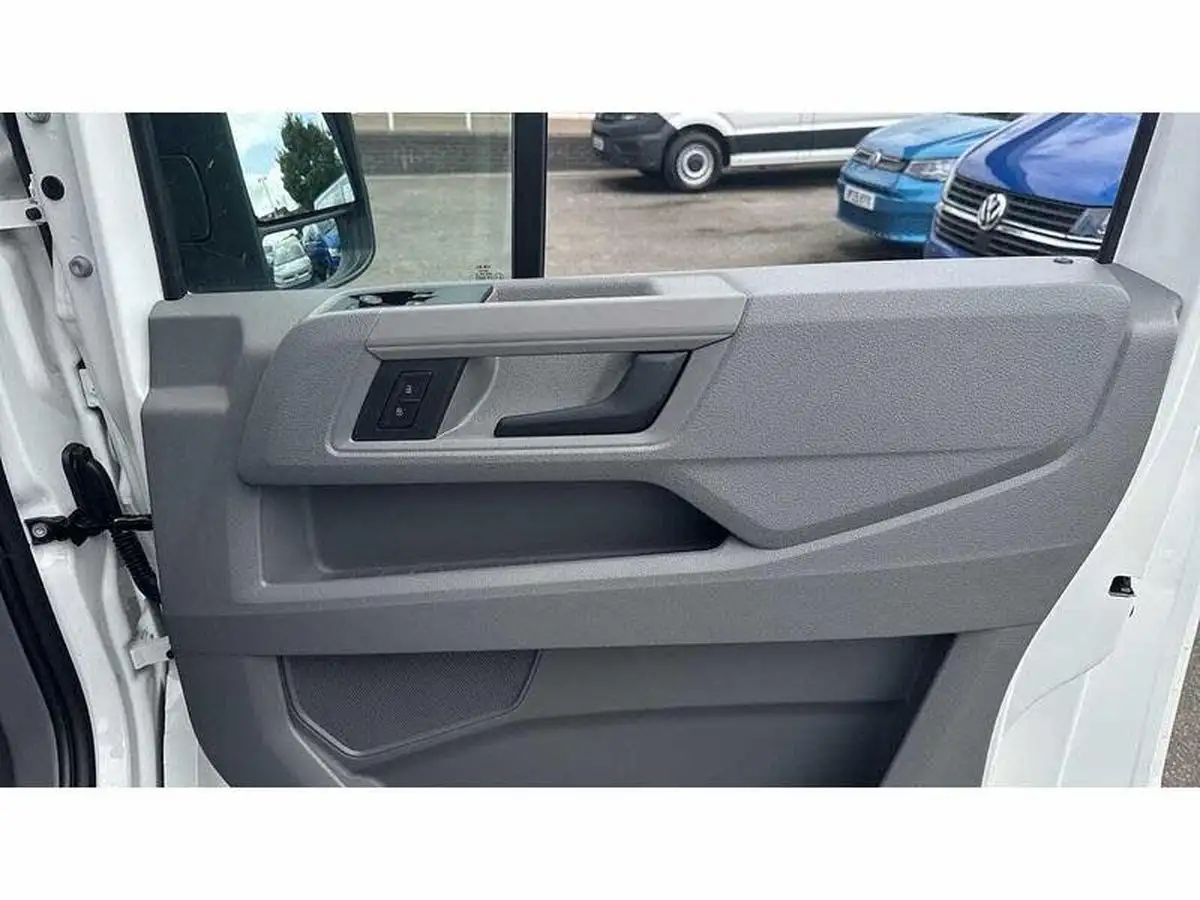 2025-volkswagen-crafter-20tdi-cr35-mwb-commerce-140pseu6d-panel-van-big-29