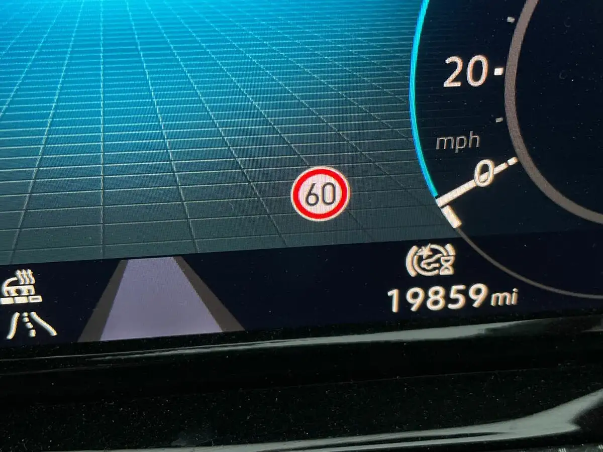 2022-volkswagen-golf-15-tsi-r-line-150ps-hatchback-big-30