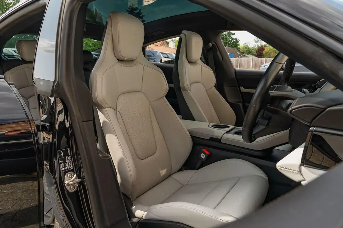 2021-porsche-taycan-e-base-476ps-performance-battery-plus-big-24