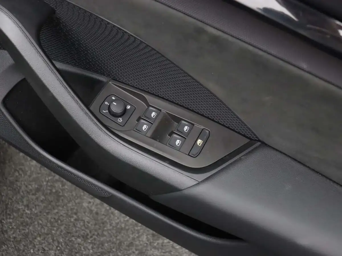 2023-skoda-octavia-20-tsi-vrs-estate-big-27
