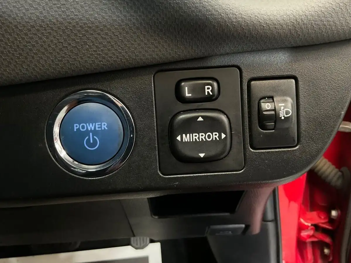 2015-toyota-yaris-15-vvt-i-sport-hybrid-big-35