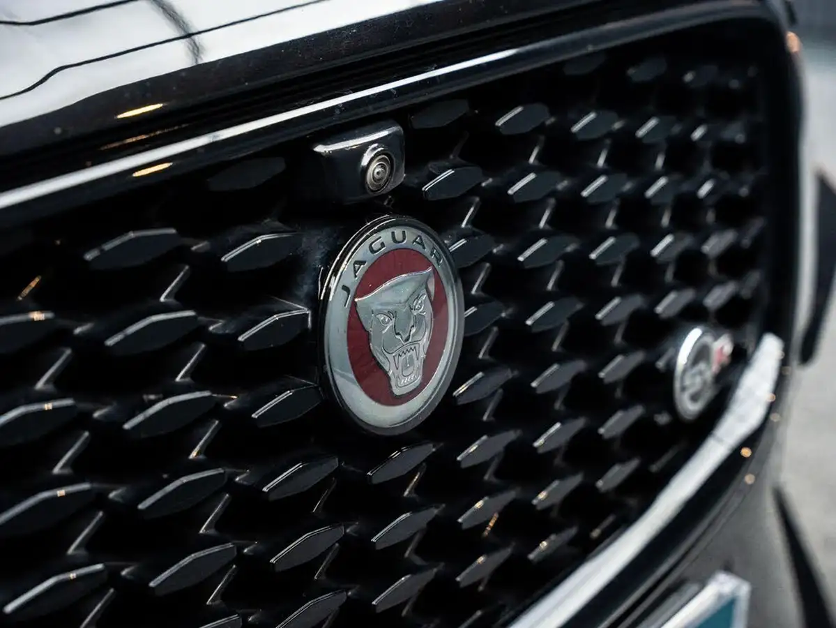 2022-jaguar-f-pace-50-v8-p550-svr-big-26