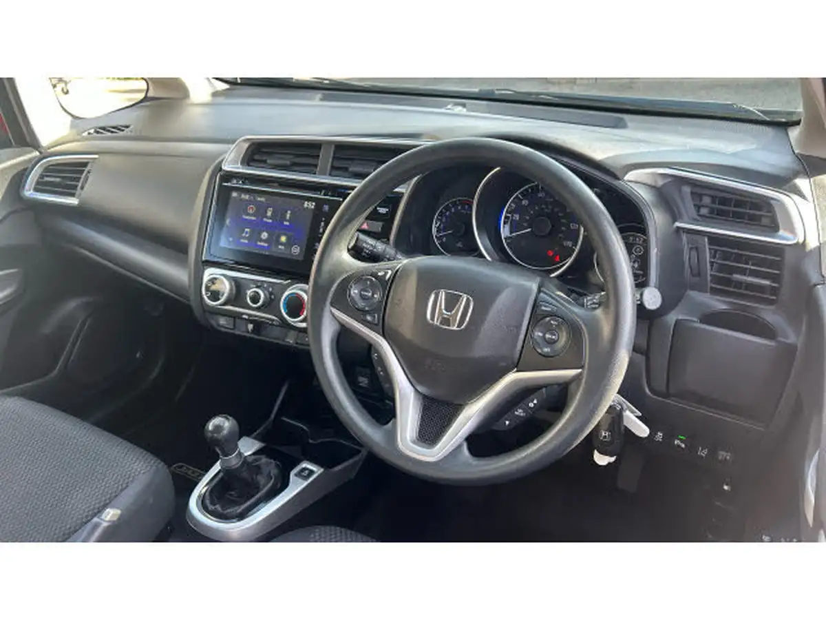 2018-honda-jazz-13-i-vtec-se-navi-big-24