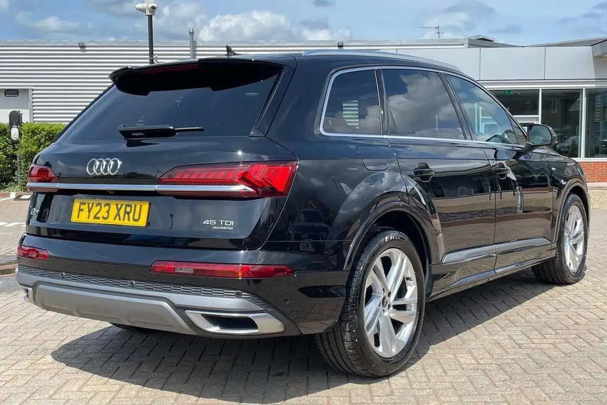 2023-audi-q7-30-45-tdi-s-line-big-3