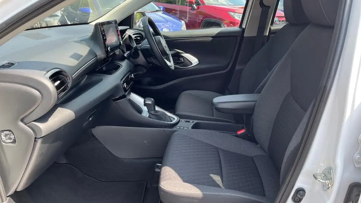 2023-toyota-yaris-15-vvt-i-design-big-9