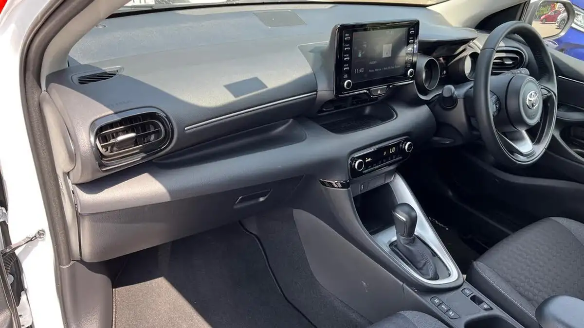 2023-toyota-yaris-15-vvt-i-design-big-33