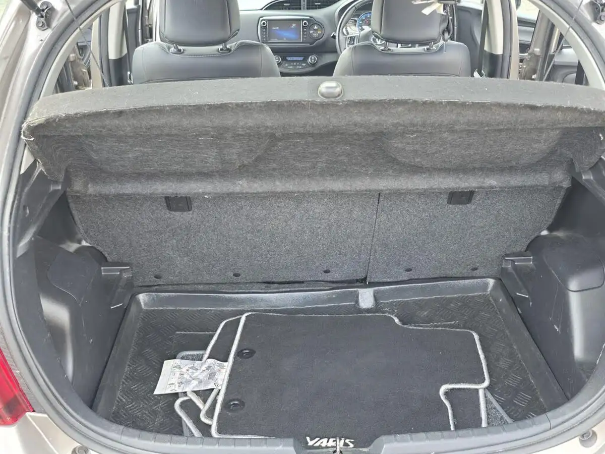 2015-toyota-yaris-15-vvt-i-excel-hybrid-15in-big-24