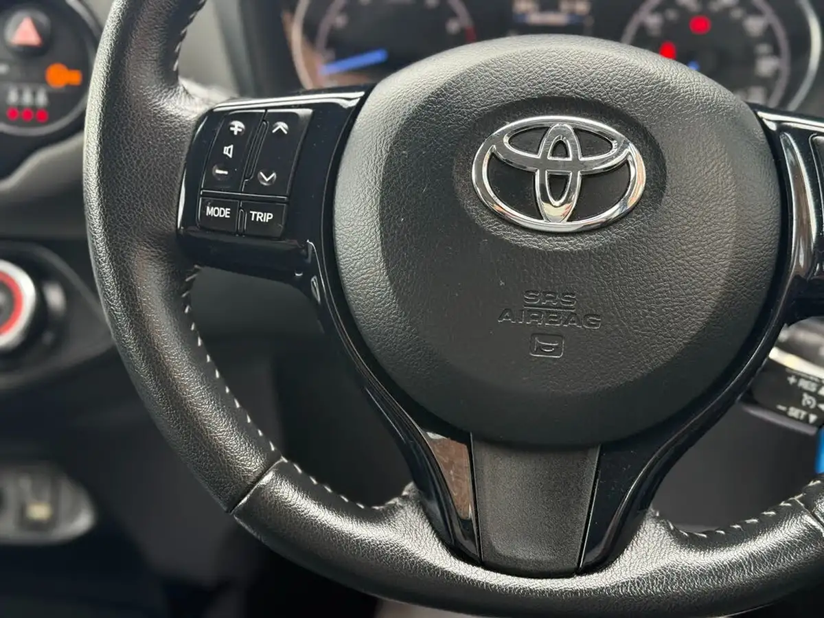 2018-toyota-yaris-15-vvt-i-icon-navi-big-16