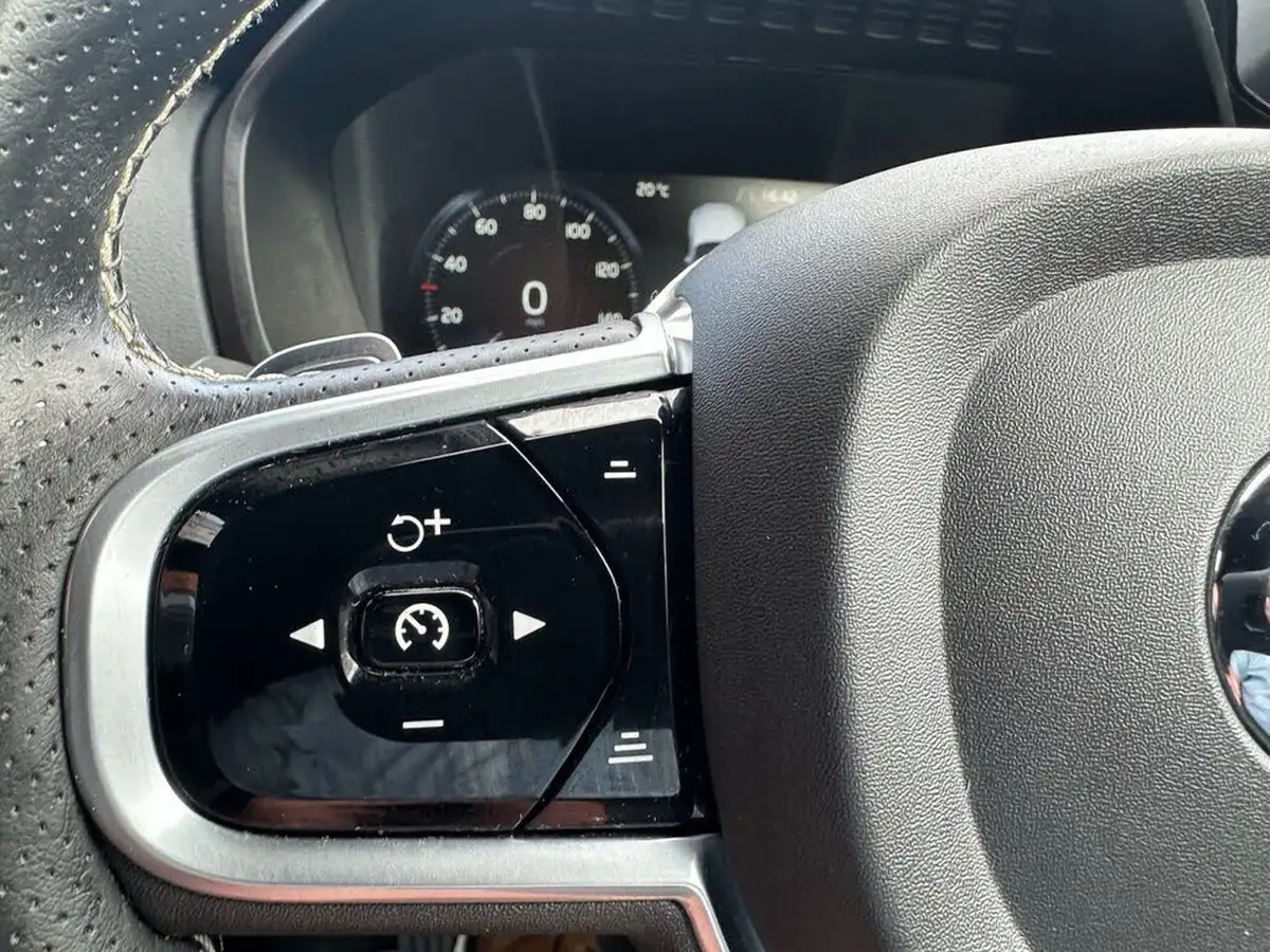 2019-volvo-xc90-20td-d5-r-design-big-42